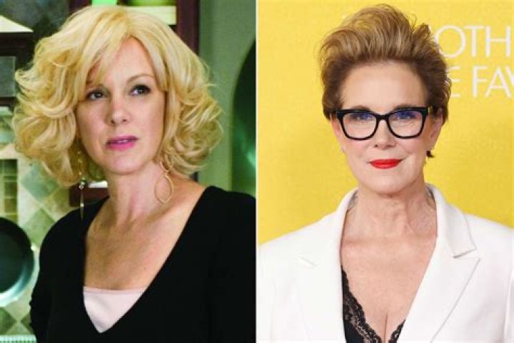 'Weeds' Star Elizabeth Perkins Is 'On Board' for Reboot