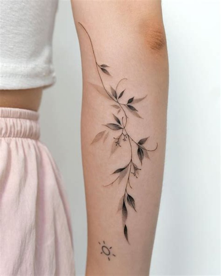 21 Celebrity Leaf Tattoos | Steal Her Style