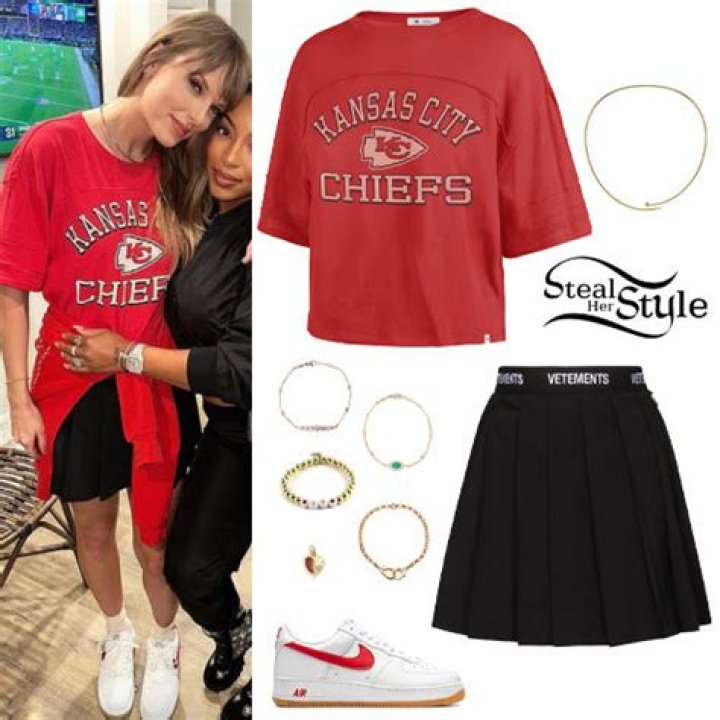 2375 T-Shirt Outfits | Steal Her Style