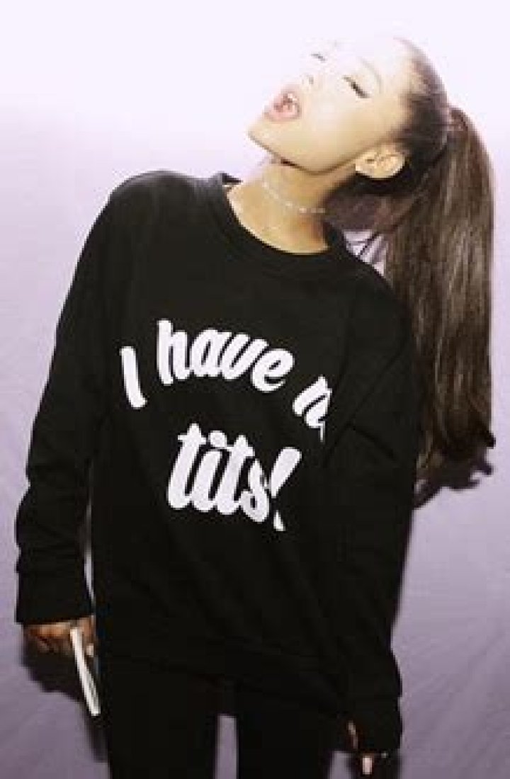 Ariana Grande: "I have no tits!" Sweatshirt