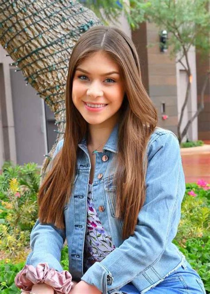 Becca Tobin Biography, Wiki, Age, Height, Family, Net Worth