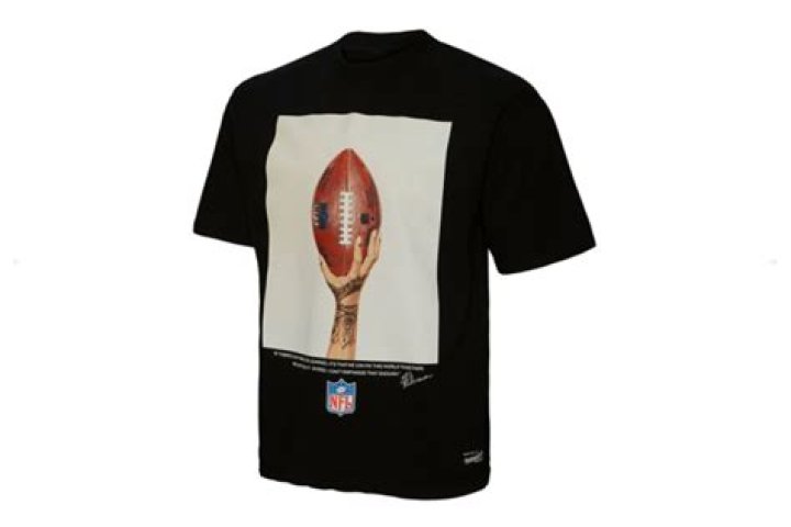 	Celebrate Rihanna’s Super Bowl With Official Fenty Merch	
