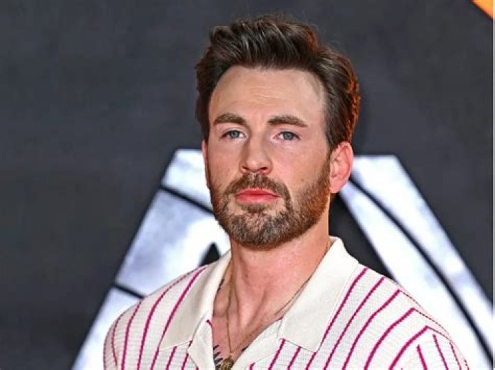 Chris Evans en couple : qui pourrait bien être cette personne qui partage la vie de l’acteur ?