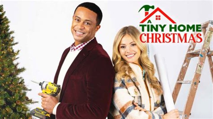 Christopher Seivright Plays Mason Hayes On A Tiny Home Christmas
