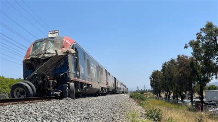 CNN.com - One dead, 28 hurt in California train-truck collision