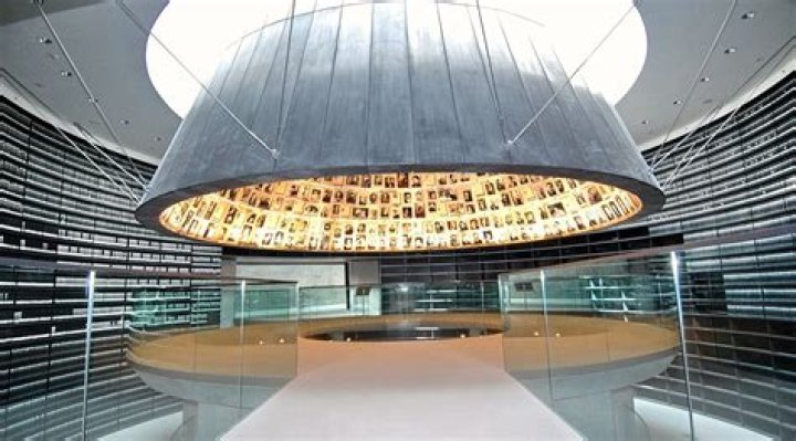 CNN - Holocaust survivor owes her life to 'righteous gentile'