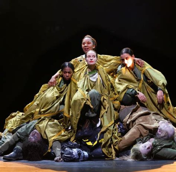 Common Ground – Yael Ronen sucht in ihrer Stückentwicklung am Berliner Gorki Theater nach Verständigung über den Zerfall Jugoslawiens