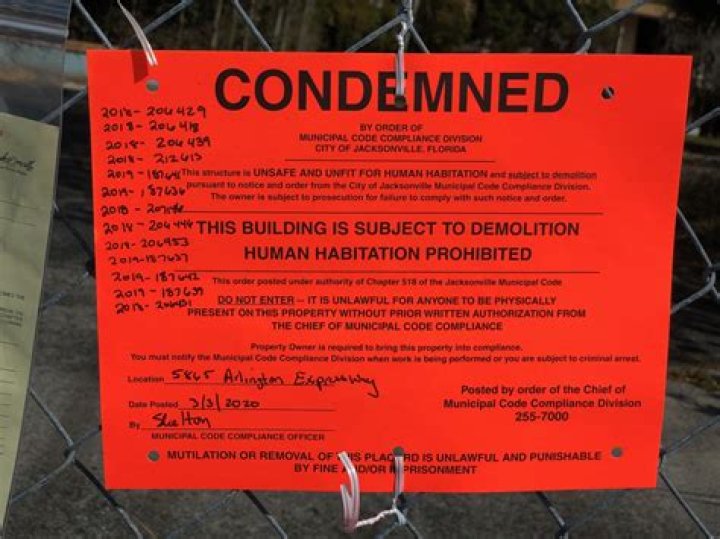 Complex deemed 'unfit for human habitation' by Atlanta demolished