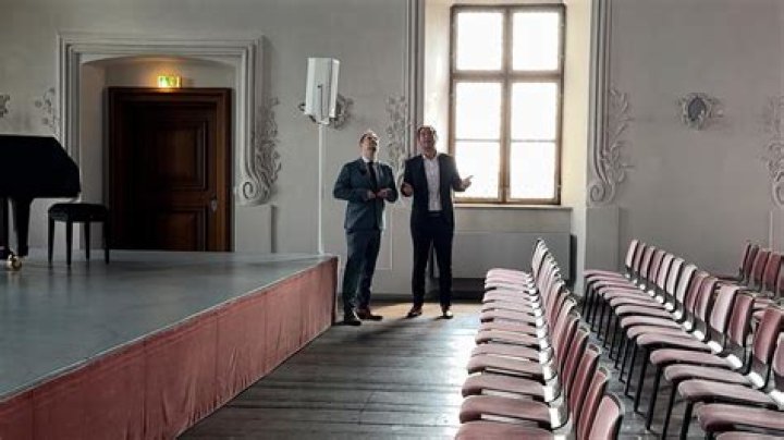 Debatte um die Zukunft des Stadttheaters – Thomas Schmidt modelliert das neue Mitbestimmungstheater