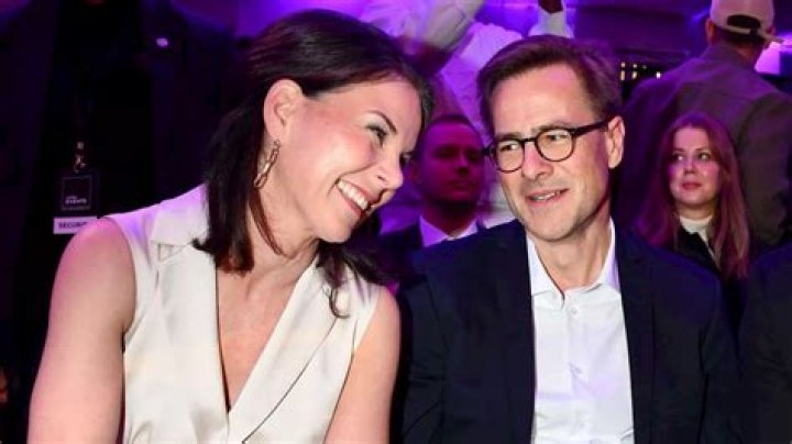 diverse – Streit um Anna Netrebkos Berlin-Auftritt