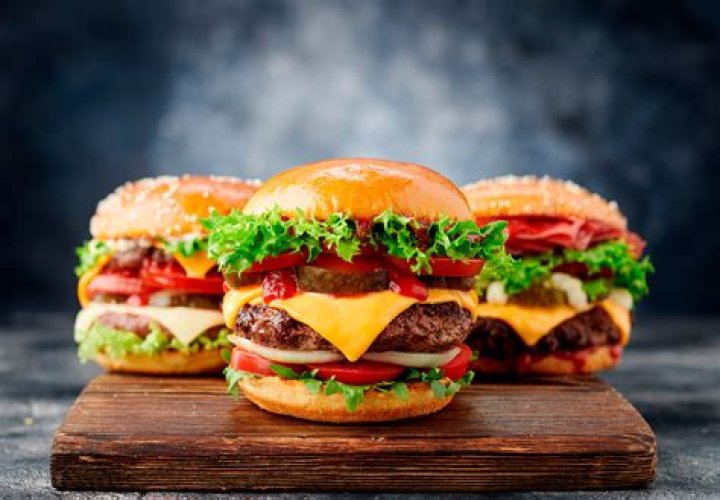 entre ellos, una hamburguesa de 890 dólares
