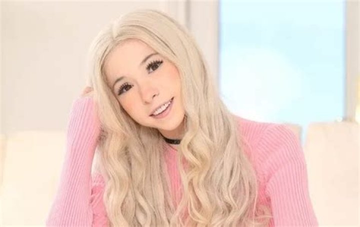 Kenzie Reeves - Age, Height, Bio, Net Worth, Boyfriend, Wiki, Videos