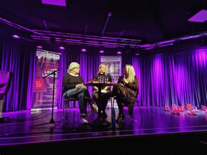 Like lovers do (Memoiren der Medusa) – Das Theatertreffen von außen betrachtet – Die Rechtsanwältin und Autorin Christina Clemm über Pınar Karabuluts Inszenierung von Sivan Ben Yishais Stück