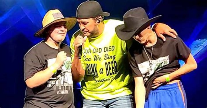 Luke Bryan Granted Two Young Brothers’ Wish To Honor Their Late Father With A Performance Of “Drink A Beer”