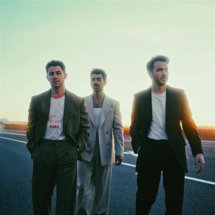 Meaning of “Walls” by Jonas Brothers (ft. Jon Bellion)