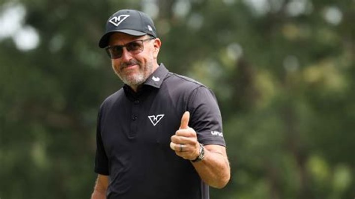 Mickelson takes break due to wife's illness