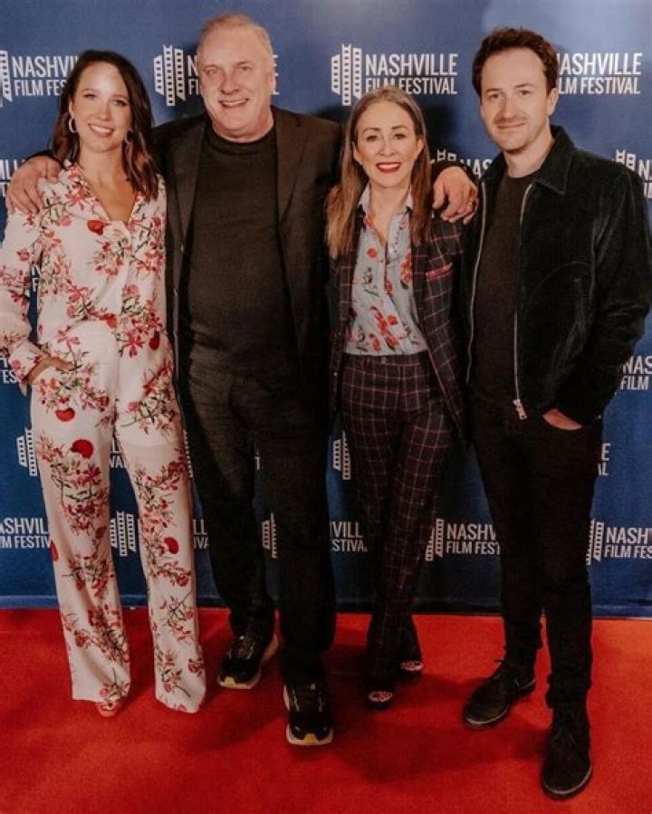 Nick Robinson Age, Height, Net Worth, Family, Wiki, Biography, Girlfriend