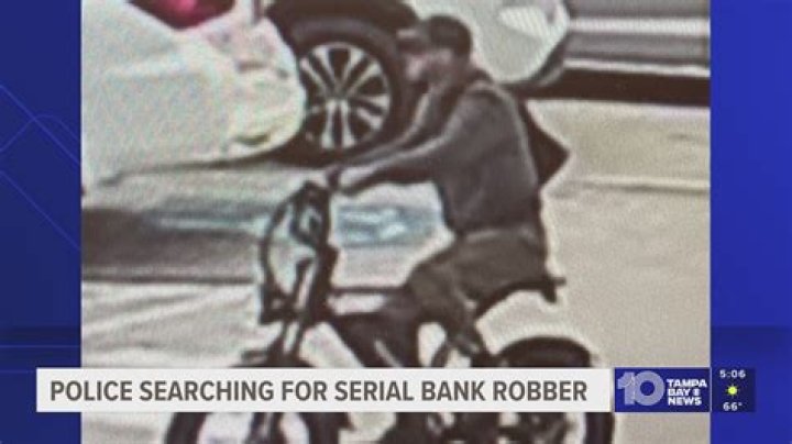 PHOTOS : Police investigating Wells Fargo bank robbery