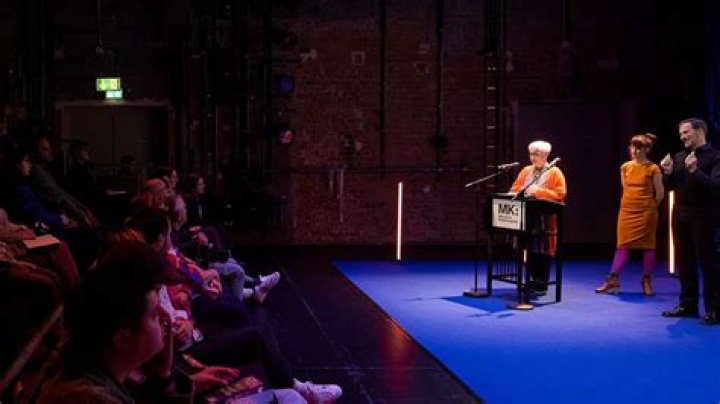 Presseschau vom 24. September 2018 – die Münchner Abendzeitung beleuchtet die kulturpolitischen Hintergründe der Entscheidung für Barbara Mundel als Kammerspiele-Chefin