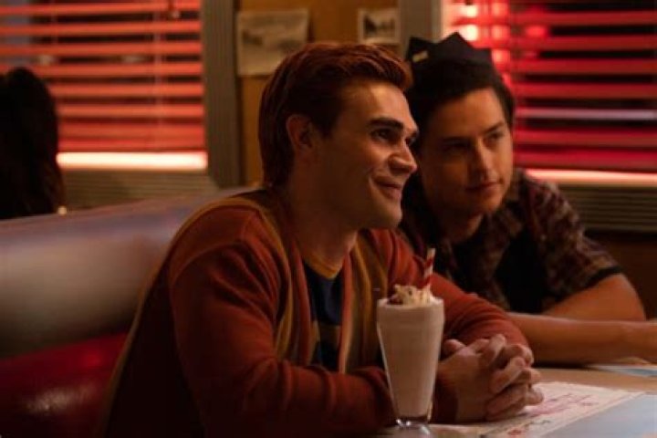 	‘Riverdale’ Producer Reflects on Most Insane (and Controversial) Storylines, Plus Weighs In on That ‘Too Hot for TV’ Four-Way Romance	