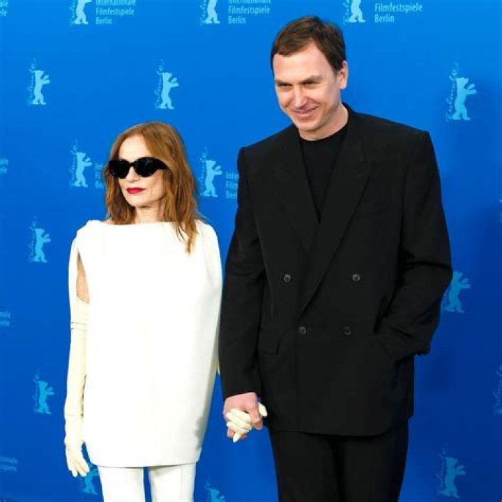 Romeo und Julia – Lars Eidinger zieht Shakespeares Liebestragödie an der Schaubühne gnadenlos durch den Kakao