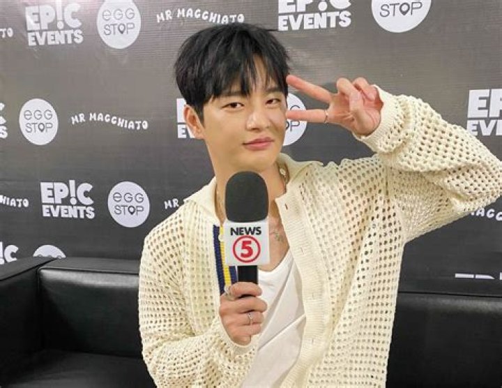 Seo In Guk | KpopStarz