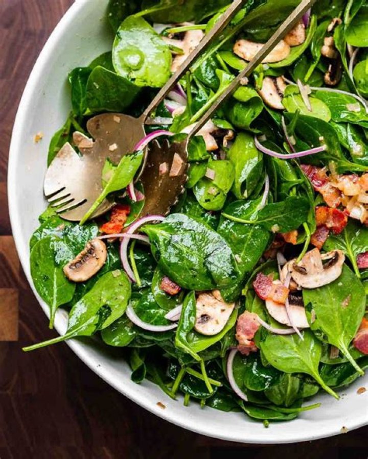 Spinach Cobb Salad With Hot Bacon Dressing Recipe From Rachael Ray | Recipe