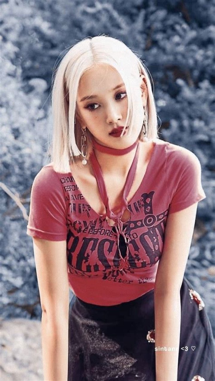 Staff Member Leaks Photos of MOMOLAND Nancy Undressing