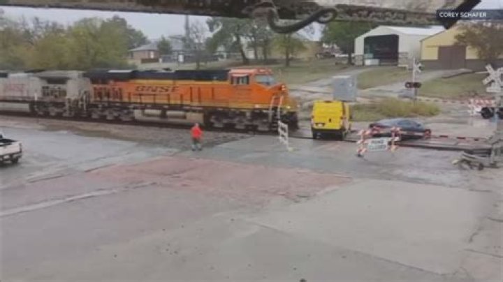 Video shows train on bent tracks in Ohio from 2017