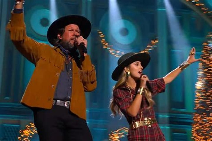 Zach Williams + Lainey Wilson Rock Up a Christmas Classic